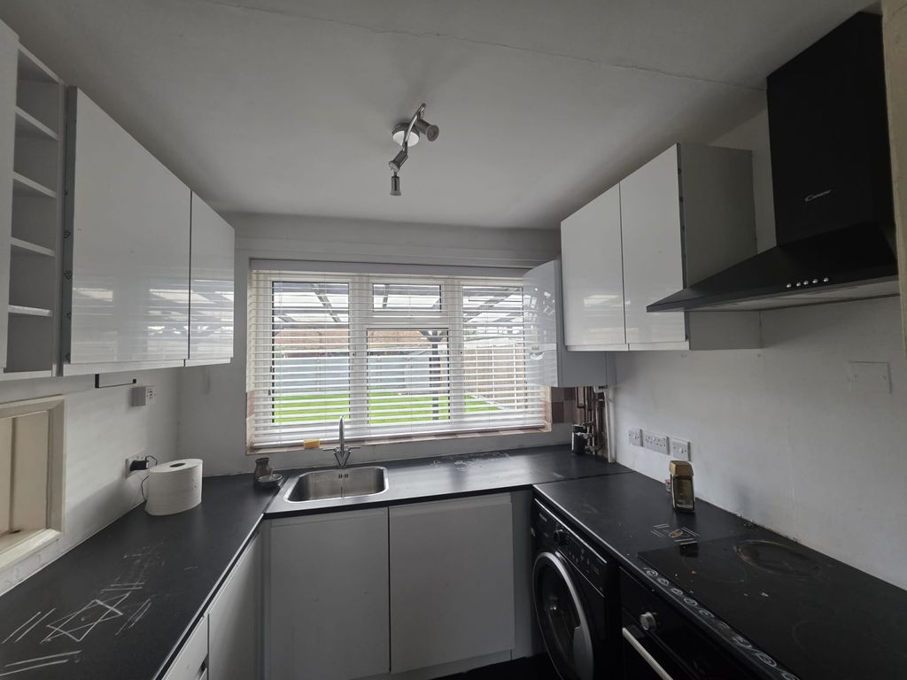 Property photo 3 of 16 Gallery