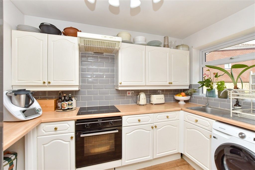 Property photo 3 of 15 Kitchen