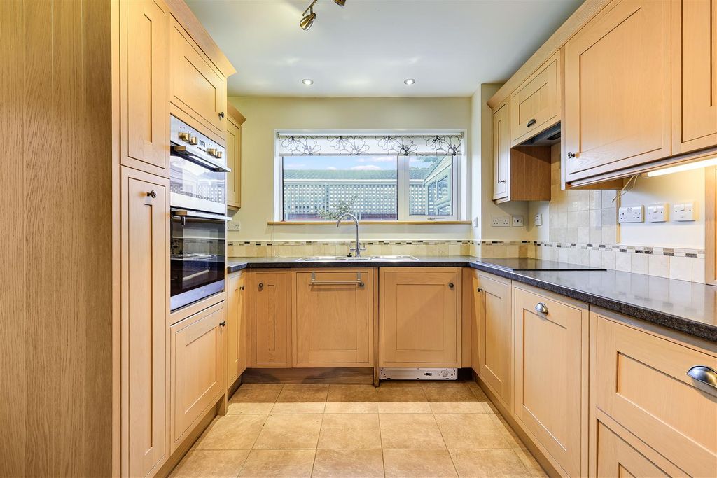 Property photo 3 of 19 Img (7).Jpg