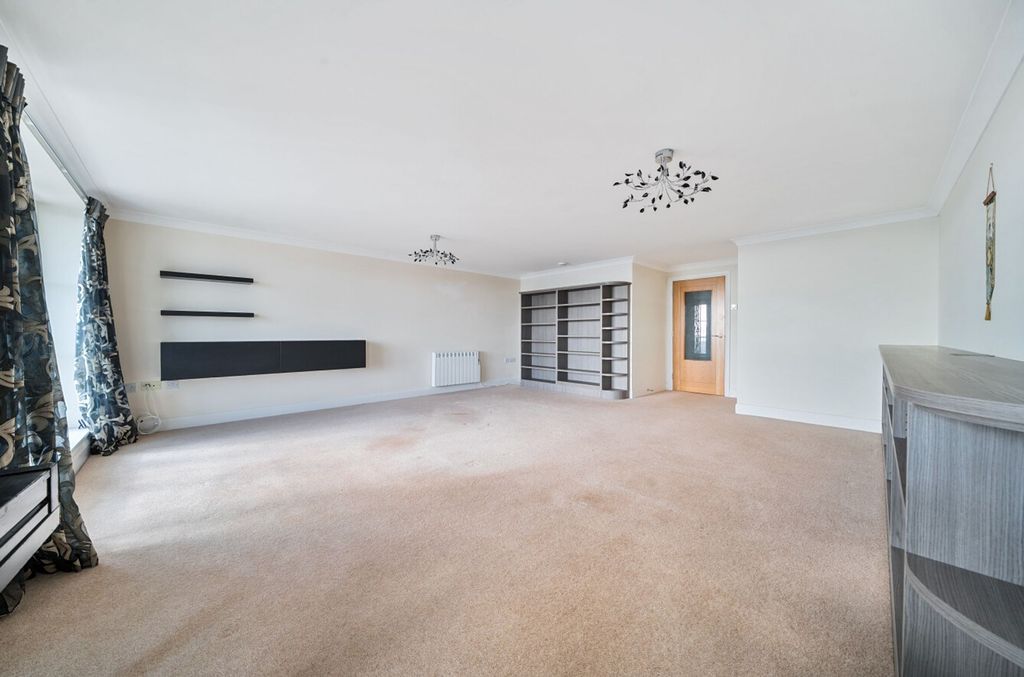 Property photo 3 of 27