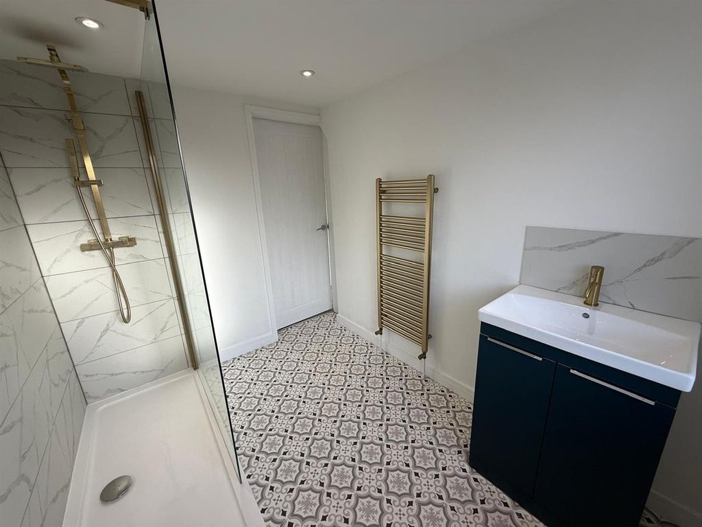 Property photo 3 of 16 Bathroom Farir.Jpeg