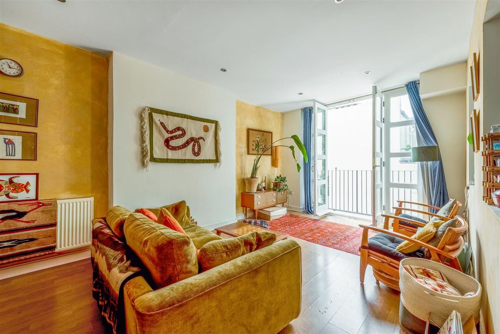 Property photo 3 of 23 Flat 1, 3 Silwood Terrace12.Jpg