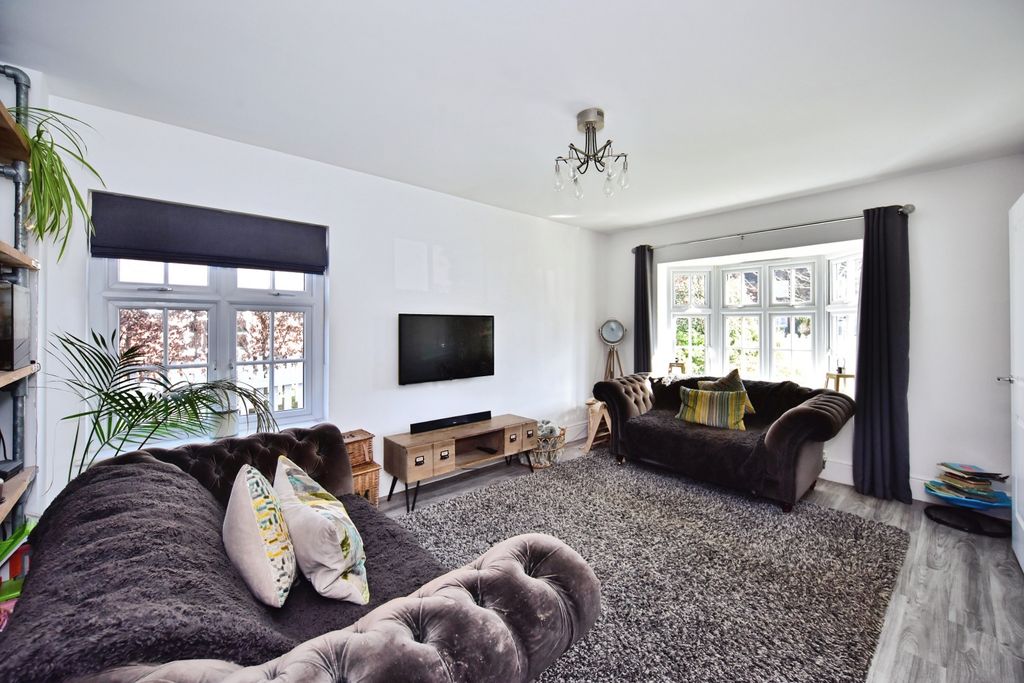 Property photo 3 of 20 Fbb_7876