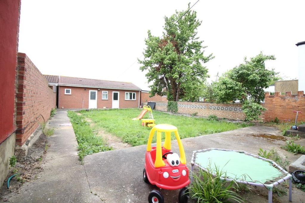 Property photo 3 of 5 Unadjustednonraw_Thumb_218c9.Jpg