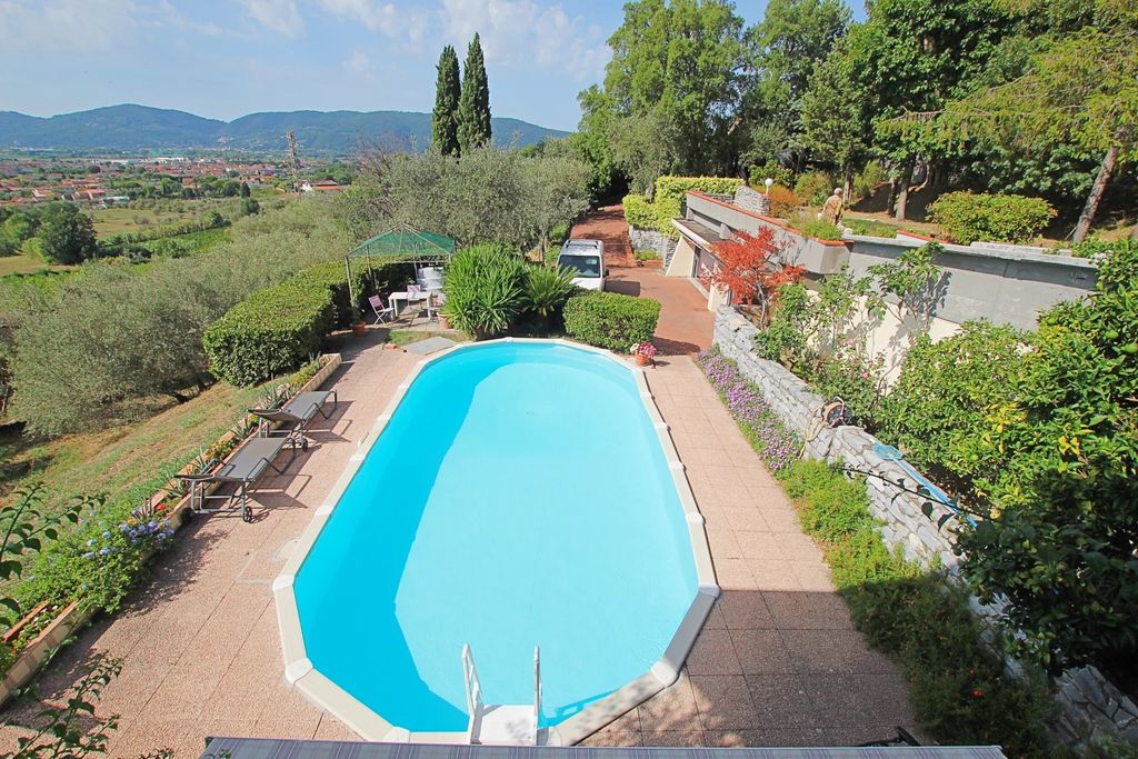 Property photo 2 of 24