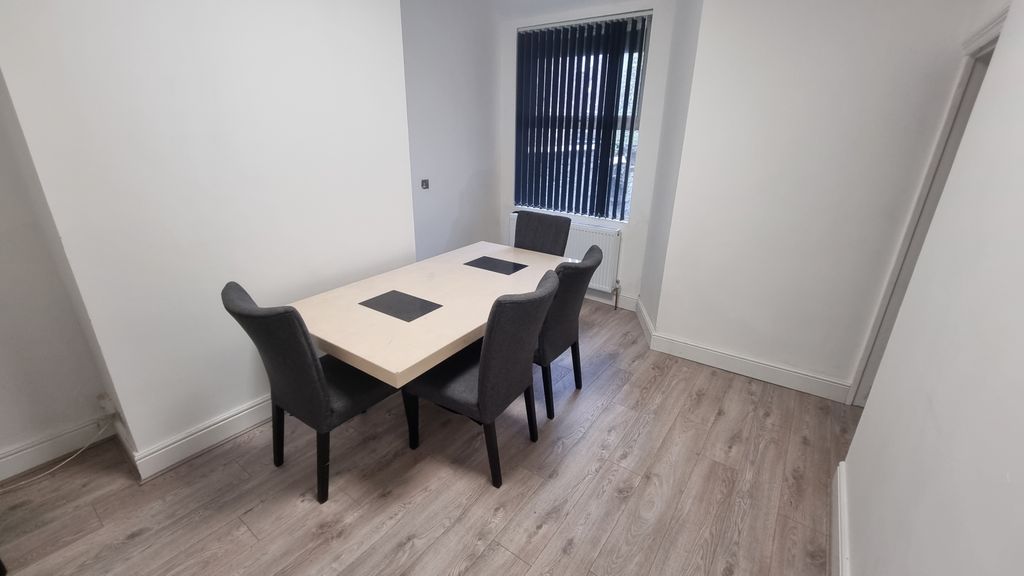 Property photo 3 of 8 Gallery