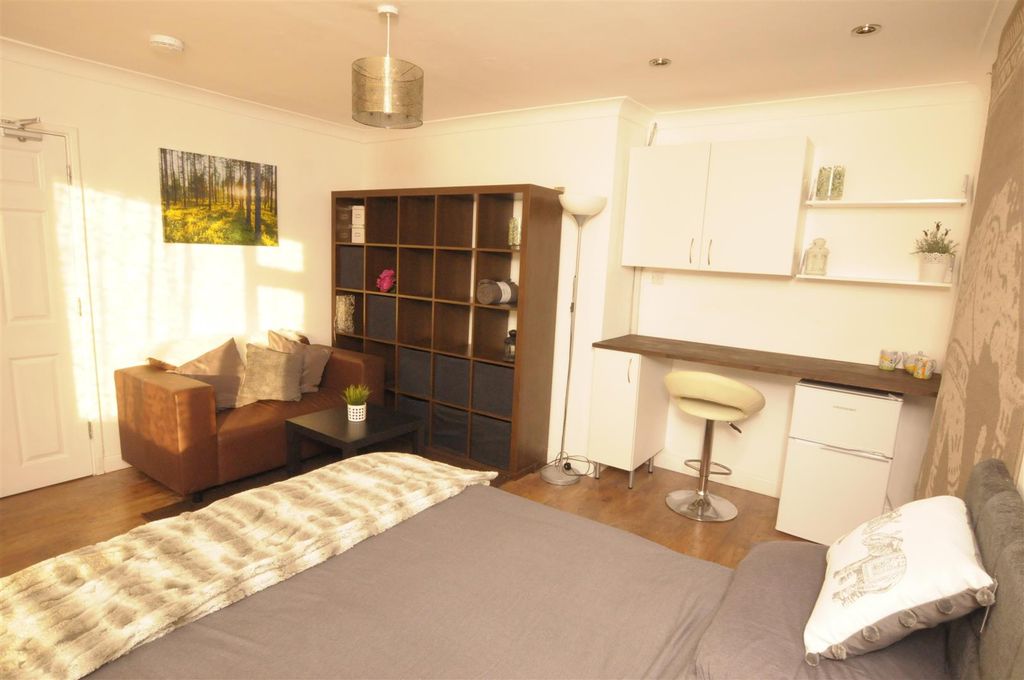 Property photo 2 of 8 Rm1 2.Jpg
