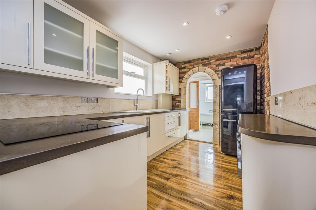 Property photo 3 of 18 39 Station Road, Copnor-Porticomarketing-Soldby-16