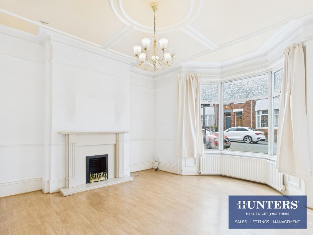 Property photo 3 of 17 Living Room