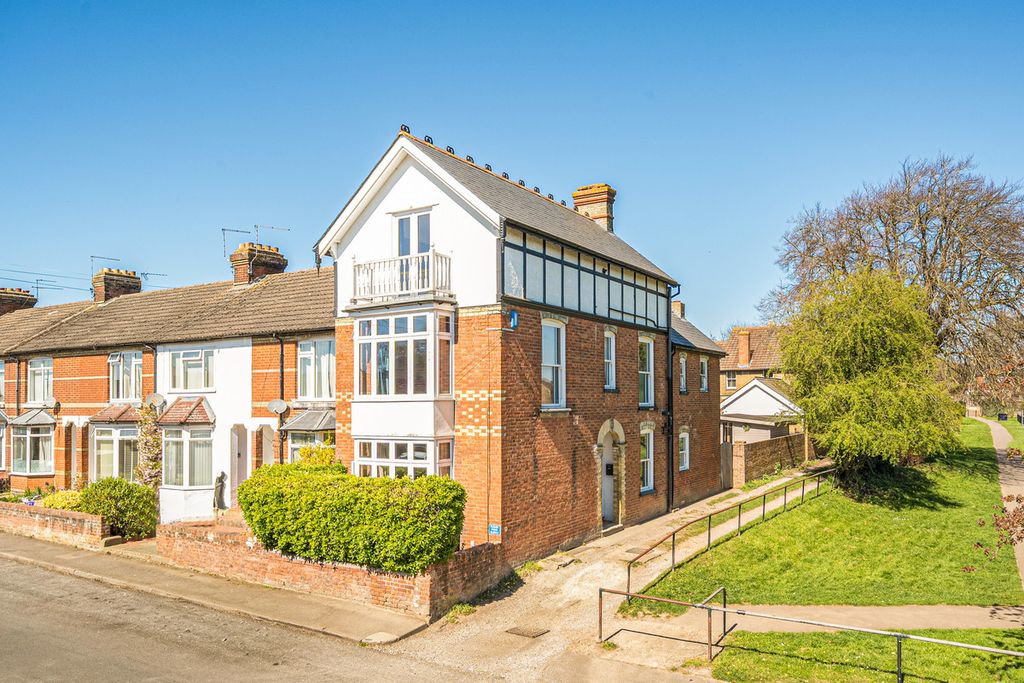 Property photo 1 of 18