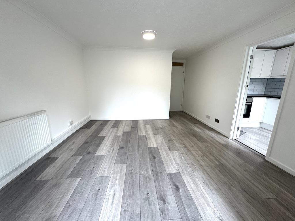 Property photo 3 of 10 5 - Lounge_.Jpg