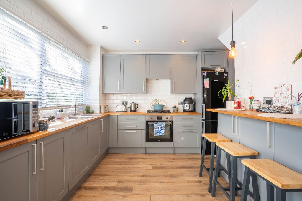 Property photo 2 of 19 4764913