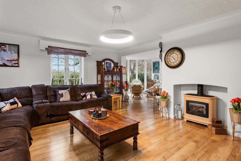 Property photo 2 of 36