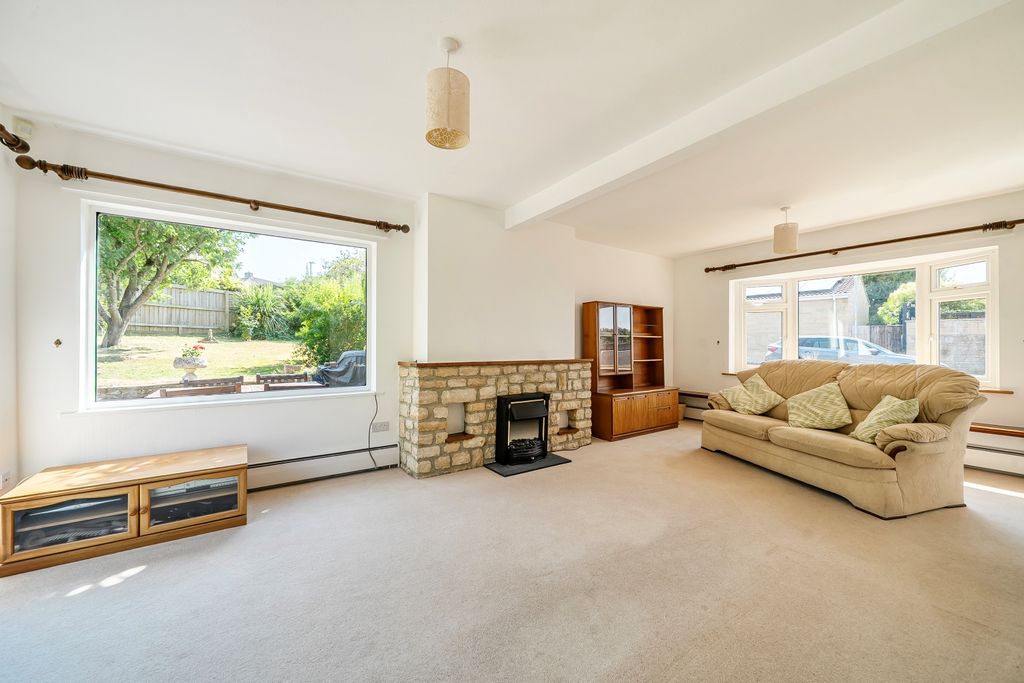 Property photo 2 of 26