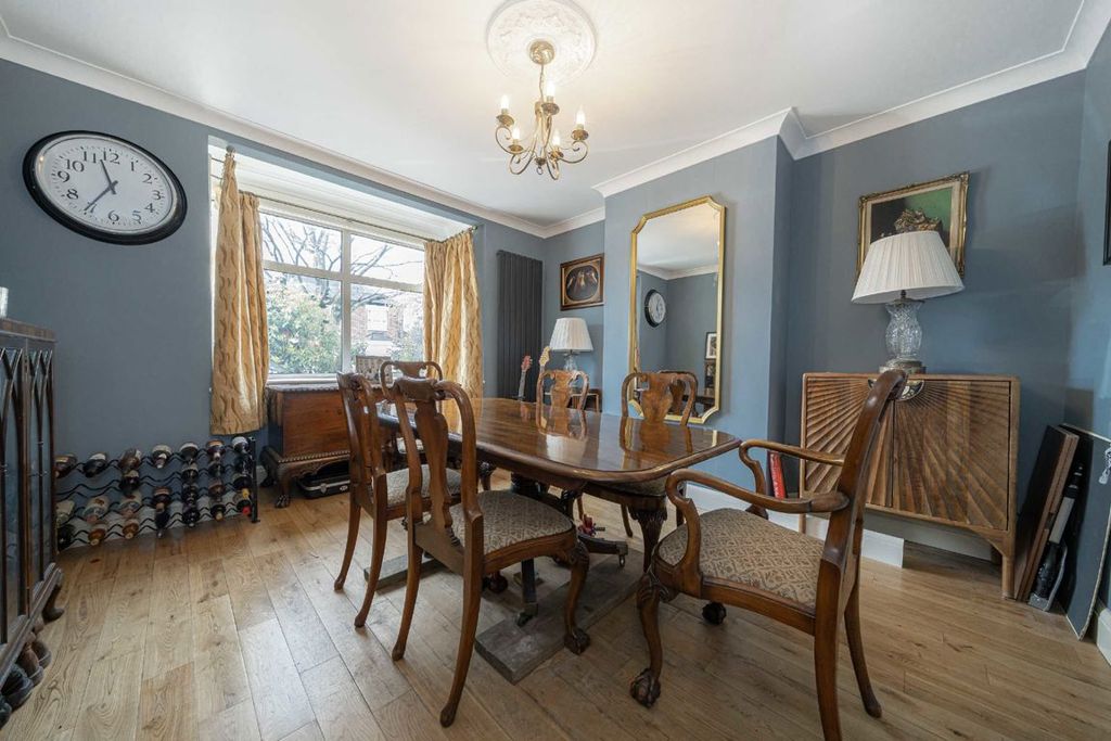 Additional image 4 of 3 bed property for saleHarlington Road East, Feltham TW13