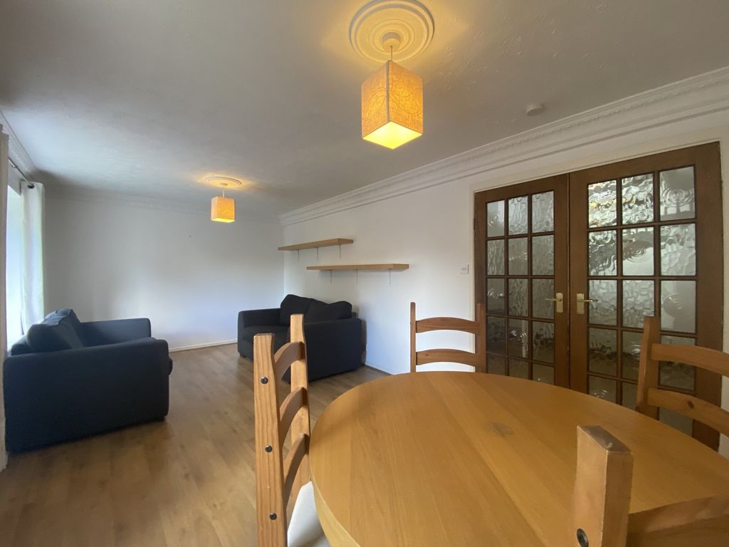 Property photo 2 of 9 Lounge / Dining Area