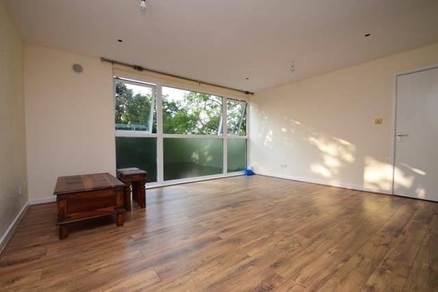 Property photo 2 of 7 Lounge
