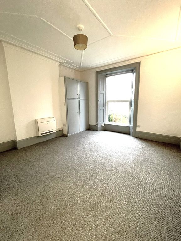 Property photo 3 of 6 Lounge / Bedroom