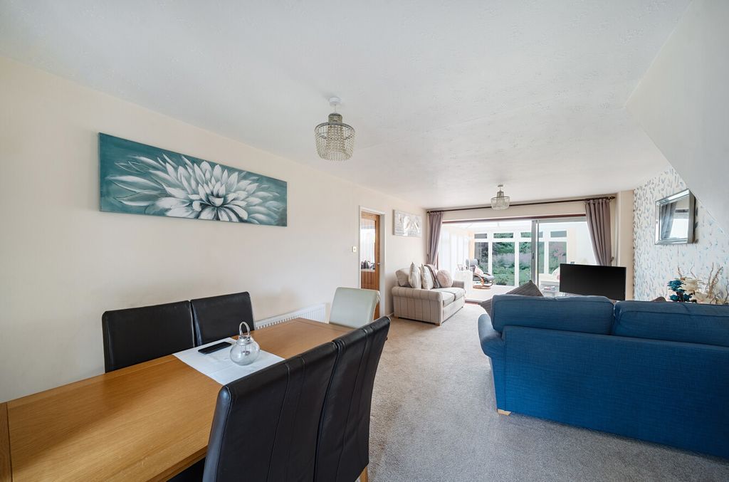 Property photo 2 of 14 1297563-15-68471B...