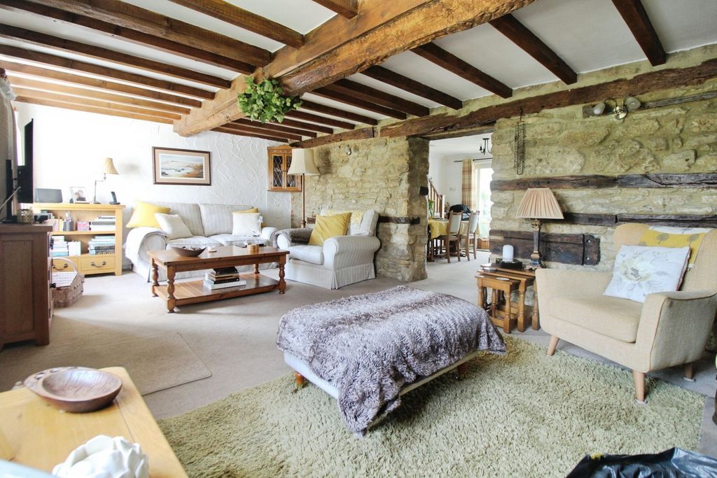 Property photo 2 of 22