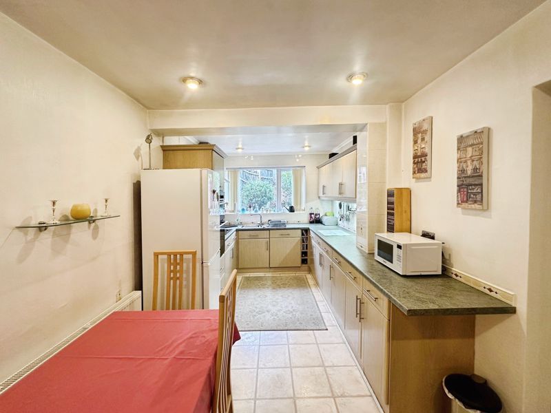 Property photo 3 of 18 Kitchen