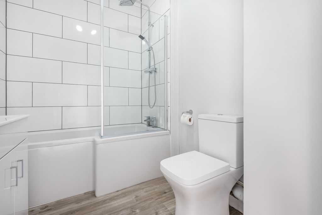 Property photo 2 of 7 Bathroom