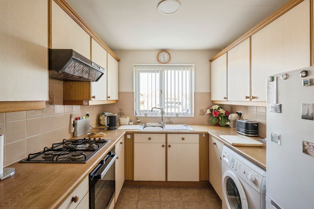 Property photo 2 of 20