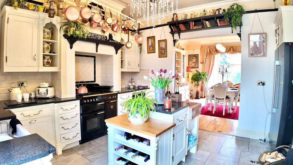 Property photo 2 of 79