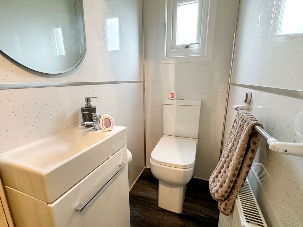 Property photo 2 of 25