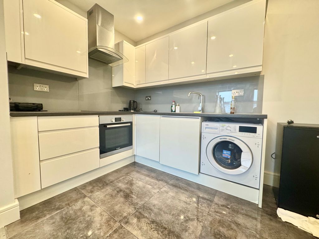 Property photo 1 of 8 Image