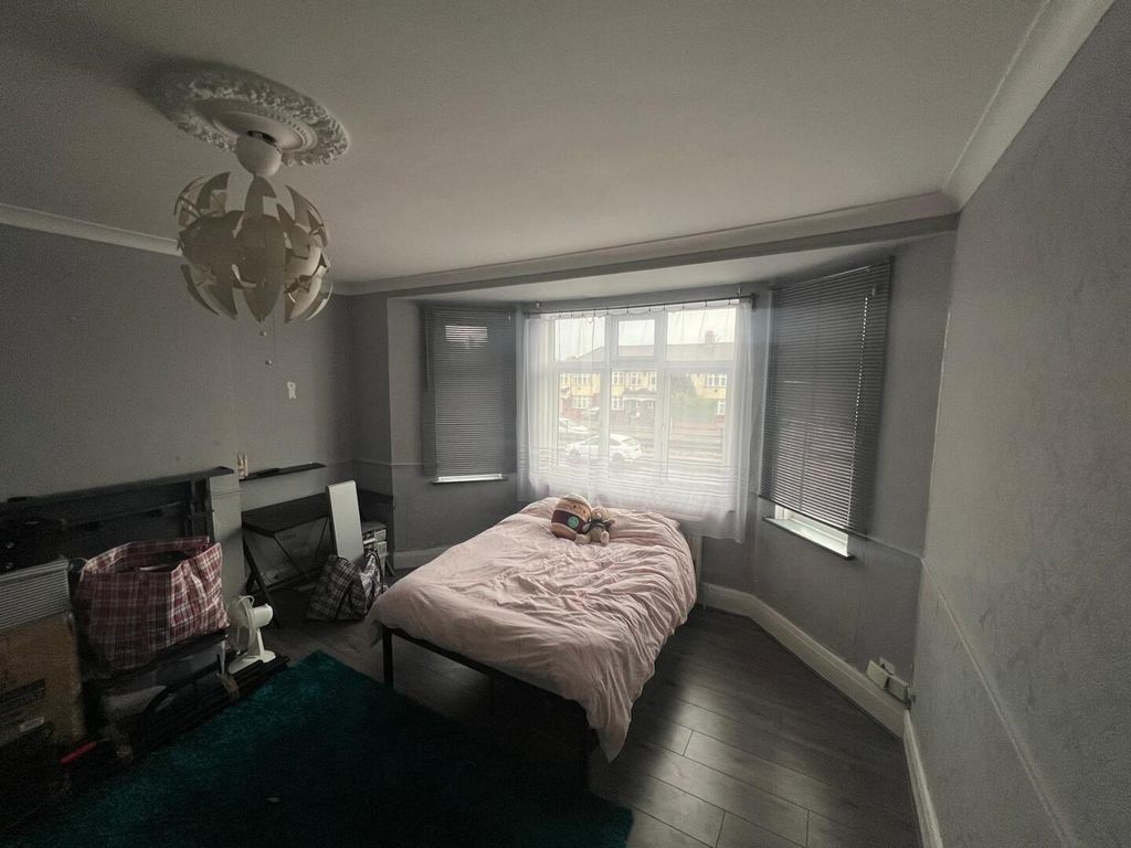 Property photo 2 of 12 Bedroom