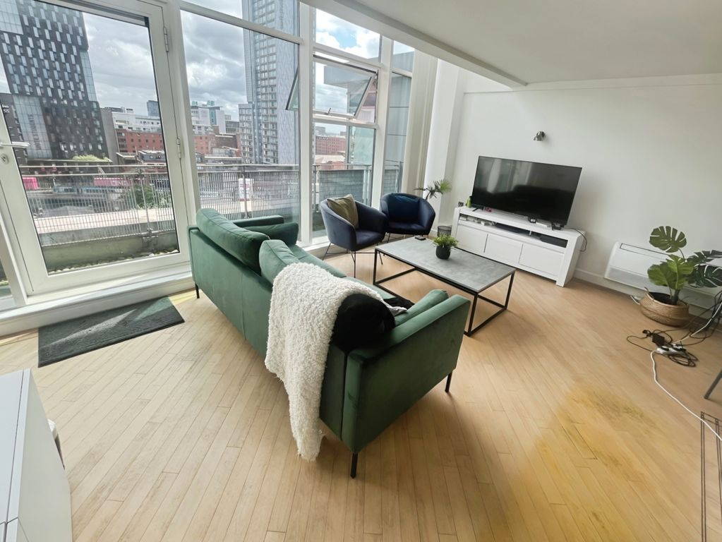 Property photo 2 of 16 Lounge