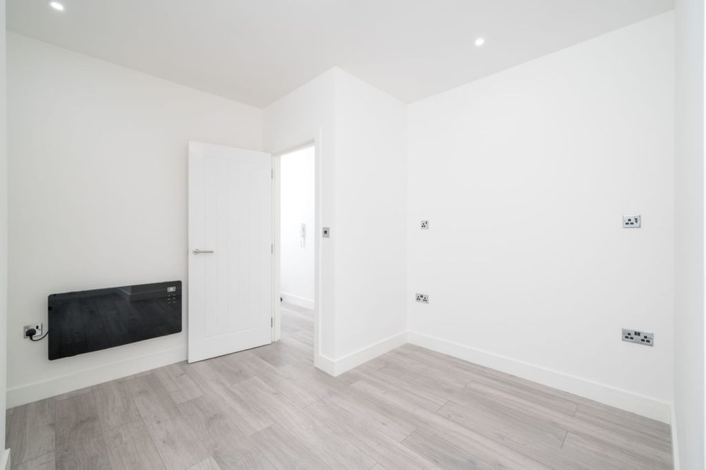 Property photo 3 of 11 Living Room