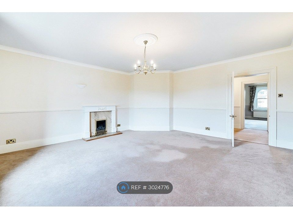 Property photo 1 of 17 Living Room