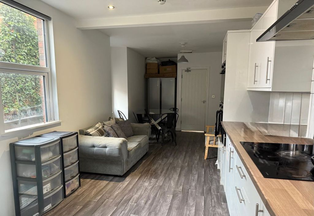 Property photo 3 of 9 3