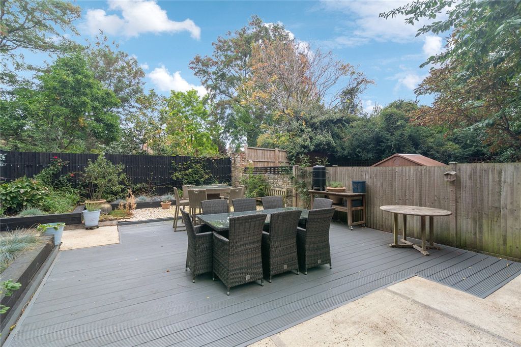 Property photo 1 of 8 Garden