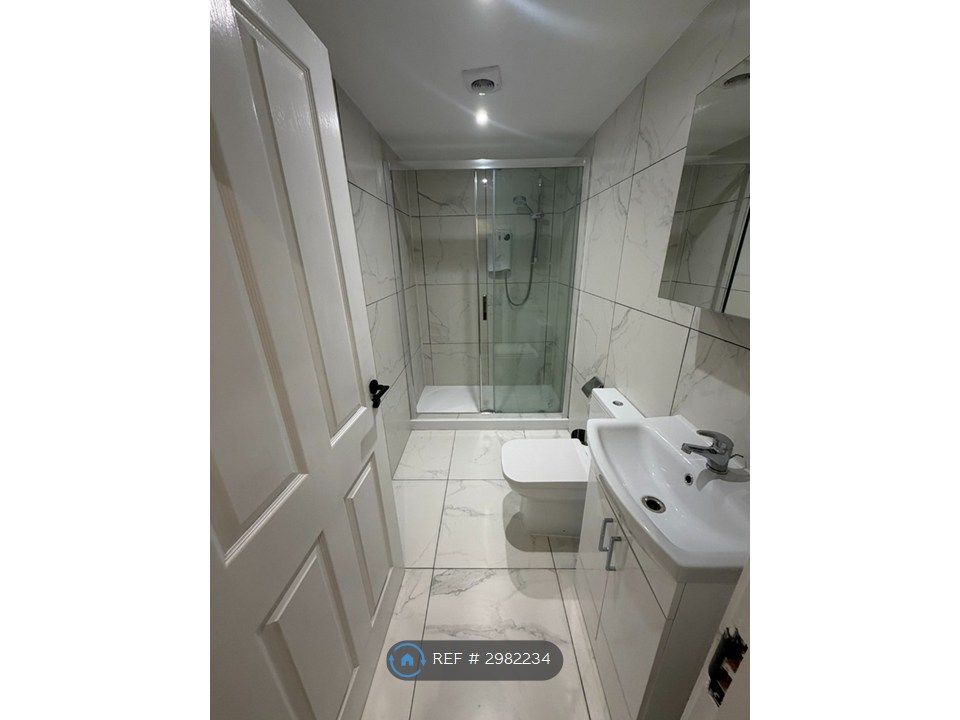 Property photo 3 of 7 Bathroom