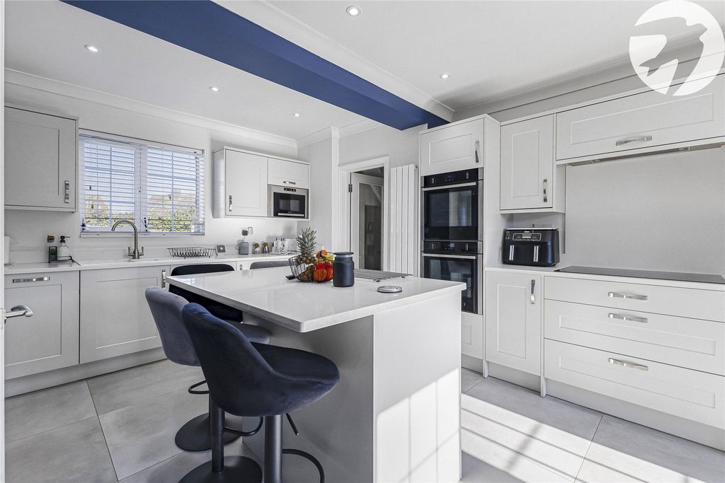 Property photo 2 of 21 Picture No. 23