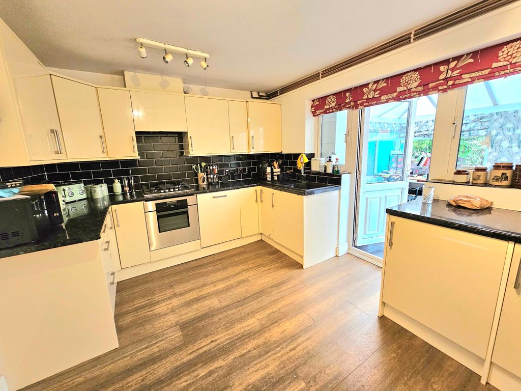 Property photo 3 of 23