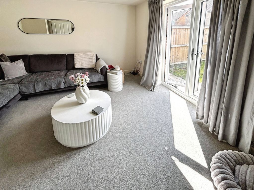 Property photo 3 of 11 Pbox-Img.Jpeg