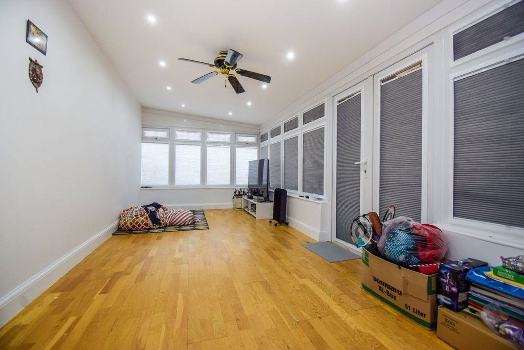 Property photo 3 of 15 Conservatory