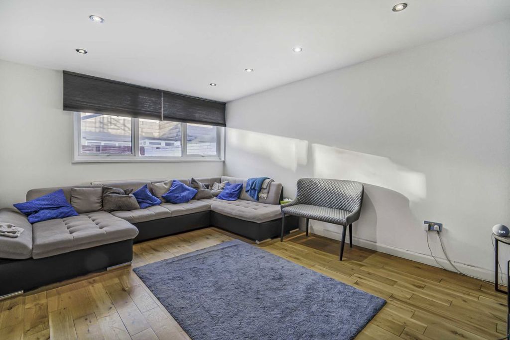 Property photo 2 of 6