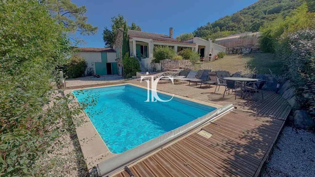 Property photo 1 of 11 Charming Old House With Swimming Pool And Garage