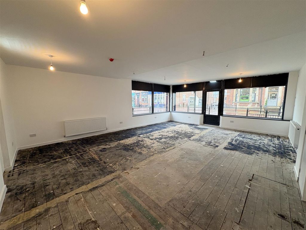 Property photo 2 of 11 Main Room