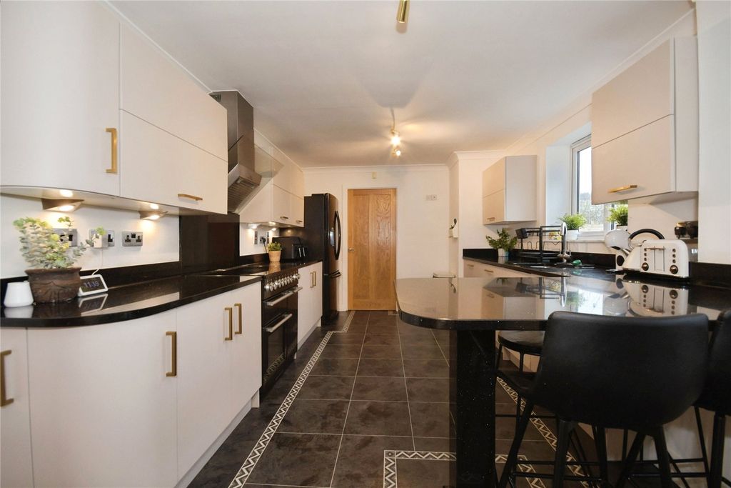 Property photo 3 of 24 Kitchen