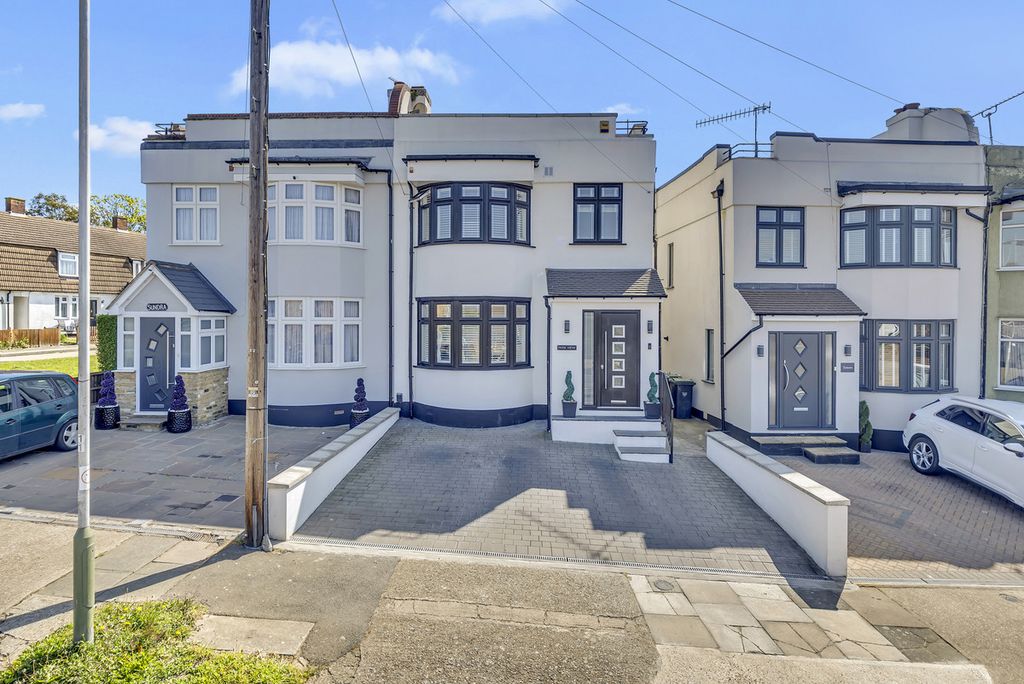 Property photo 1 of 27