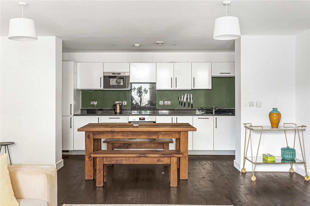 Property photo 2 of 17 Reception/Kitchen