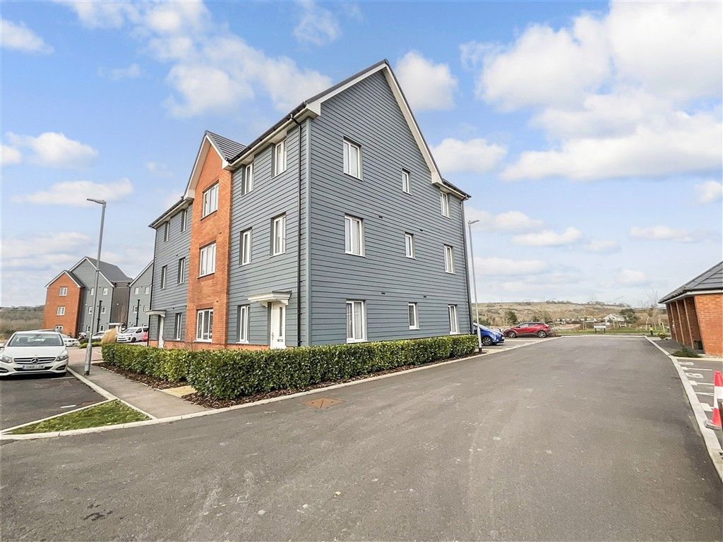 Property photo 1 of 8 Front