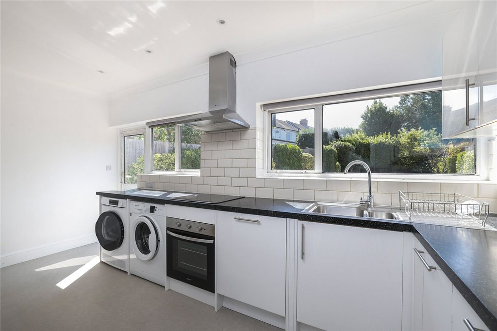 Property photo 3 of 18 Picture No. 33