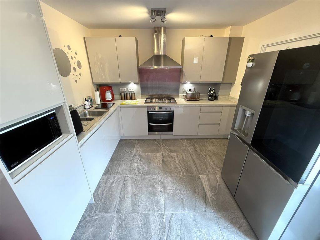 Property photo 2 of 22 Kitchen Diner